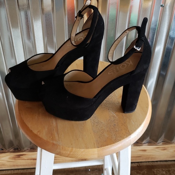 Shoes - Picture 2 of 4